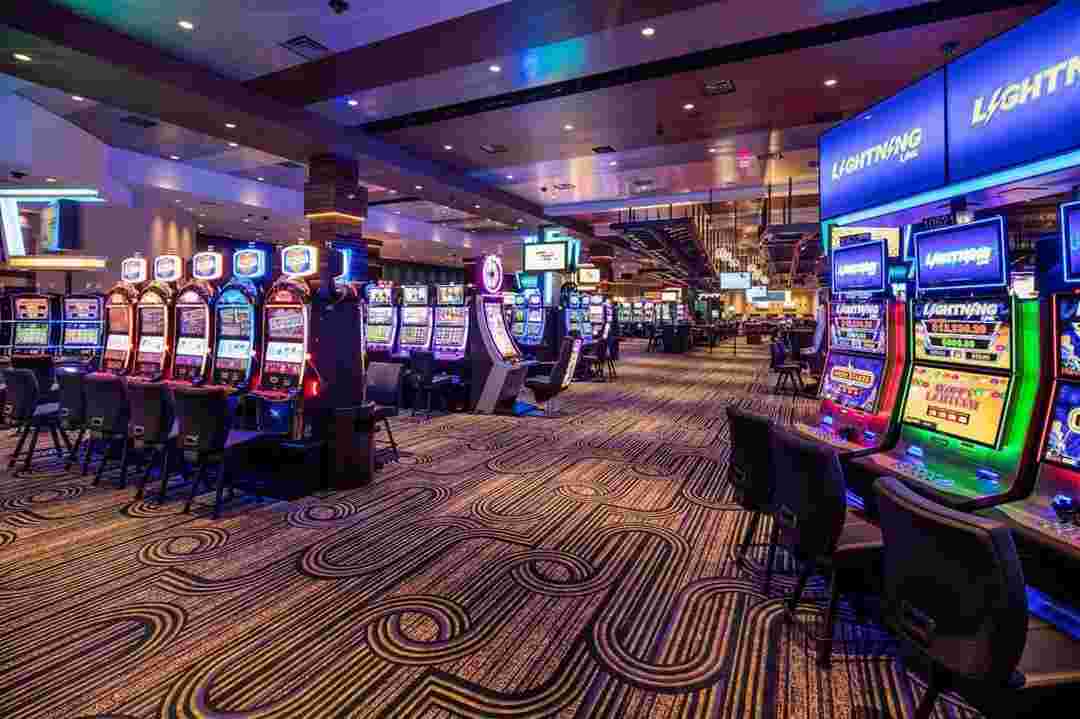Diamond Crown Hotel and Casino có rất nhiều máy đánh bạc đời mới