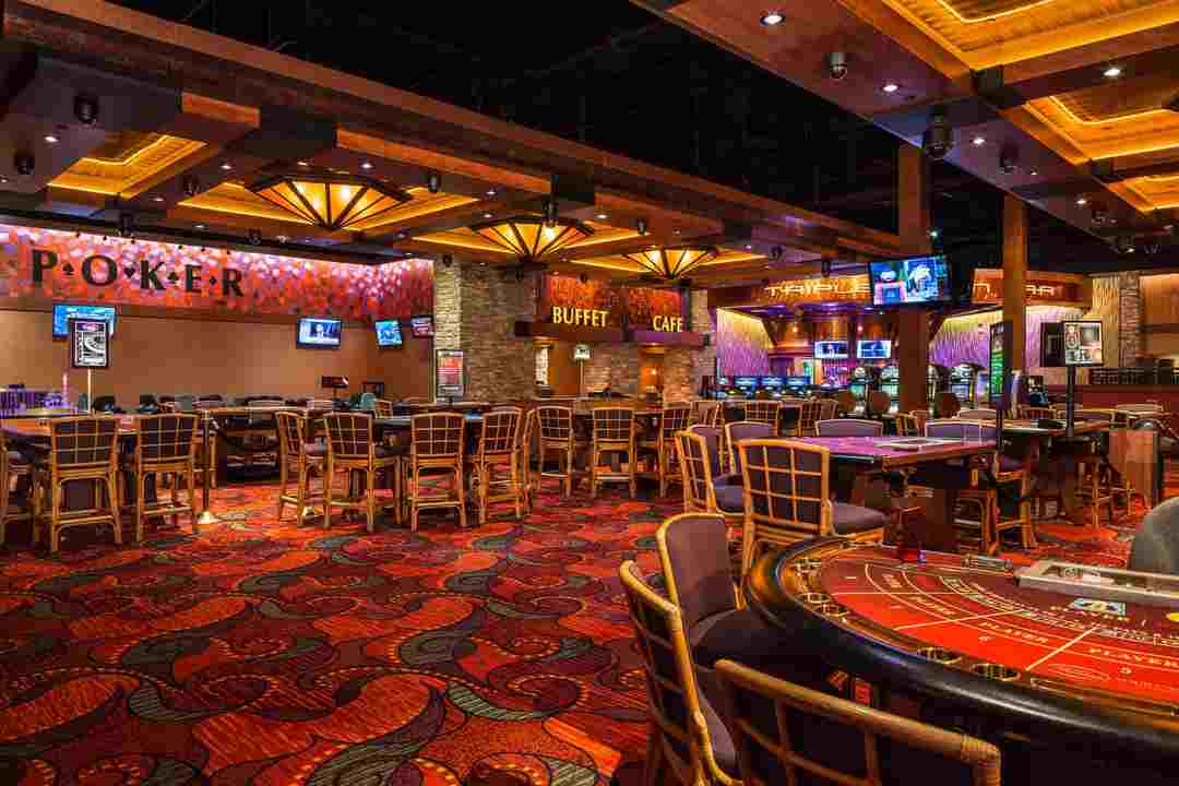 Queenco Hotel and Casino với các bàn game chuyên nghiệp 